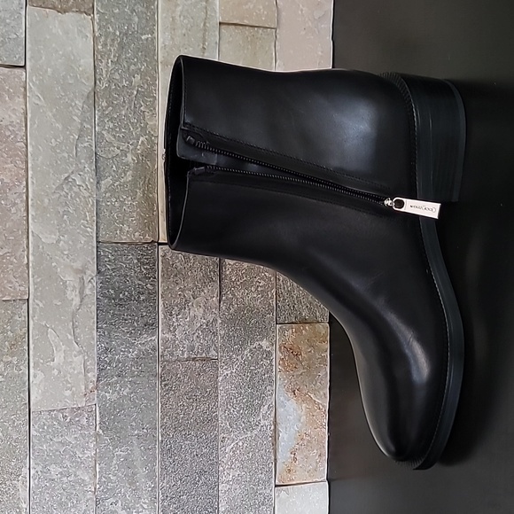 🎁 MICHAEL Michael Kors Women's Regan Leather Ankle Boot - Picture 9 of 11